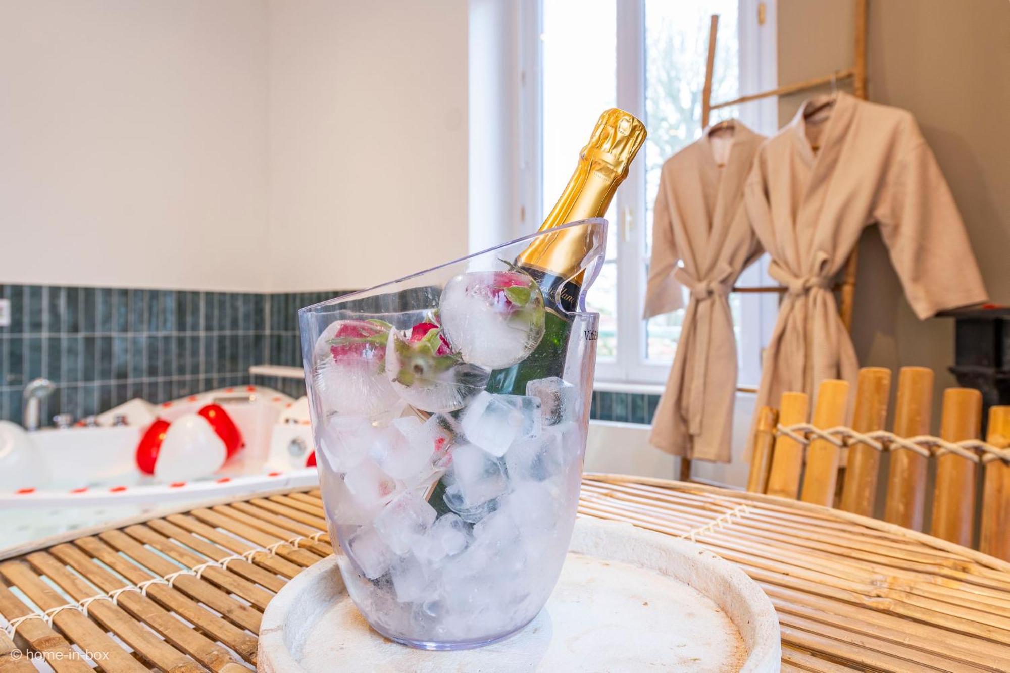 Le Nid D'Eliyah, Suites Avec Jacuzzi 15Min Disneyland Paris Nanteuil-les-Meaux ภายนอก รูปภาพ